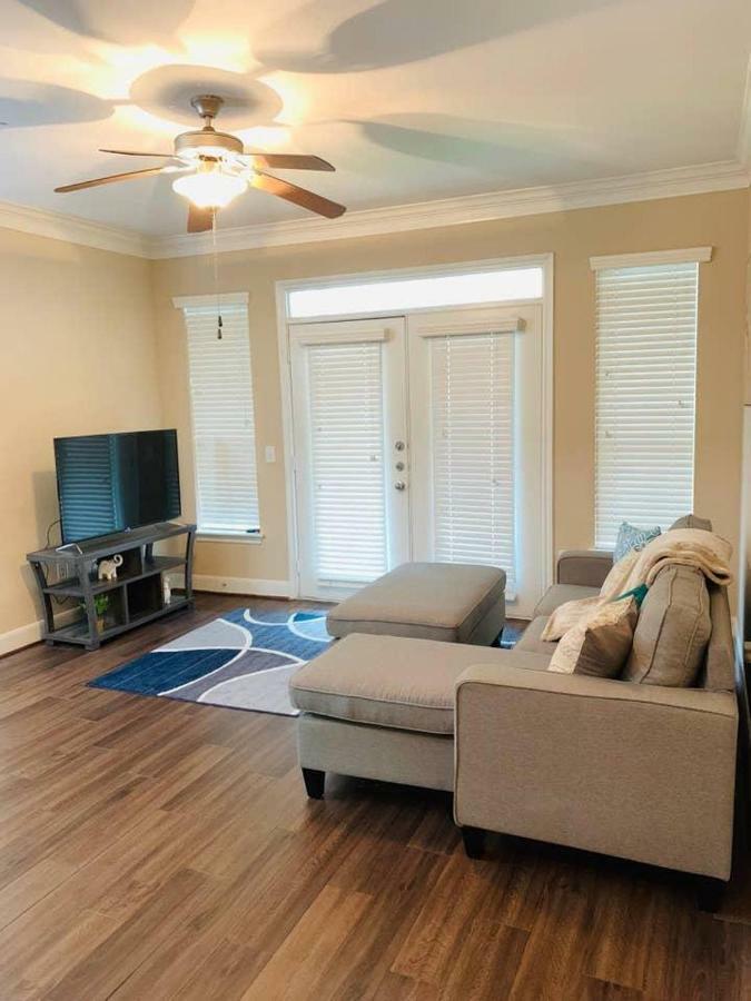 Cozy Home Near Med Center, Nrg, Galleria & Dtown Houston Exterior photo