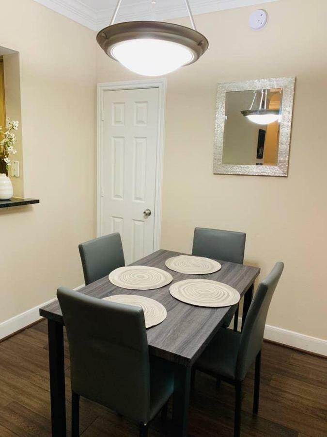 Cozy Home Near Med Center, Nrg, Galleria & Dtown Houston Exterior photo