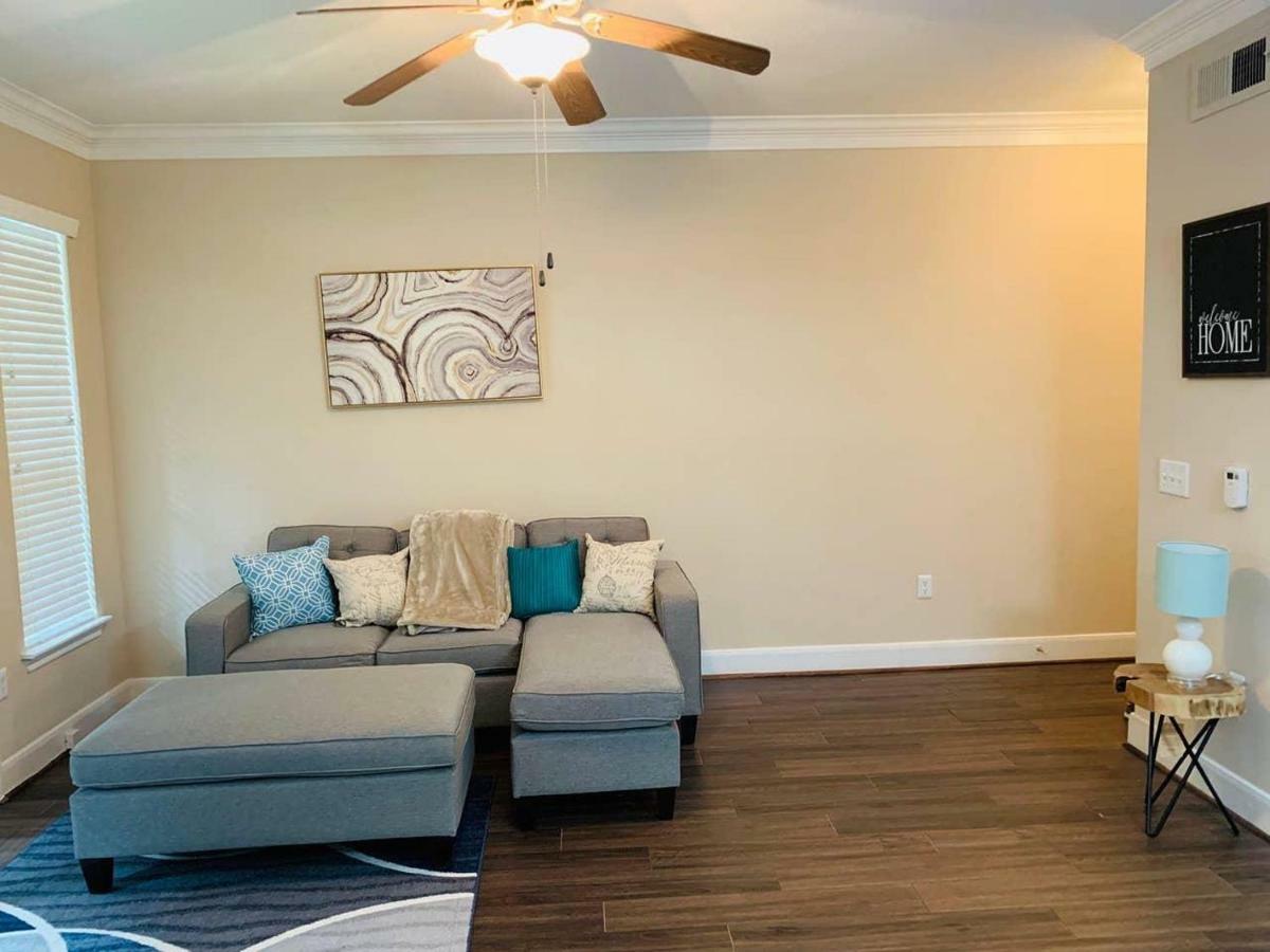 Cozy Home Near Med Center, Nrg, Galleria & Dtown Houston Exterior photo