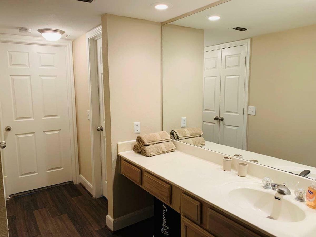 Cozy Home Near Med Center, Nrg, Galleria & Dtown Houston Exterior photo