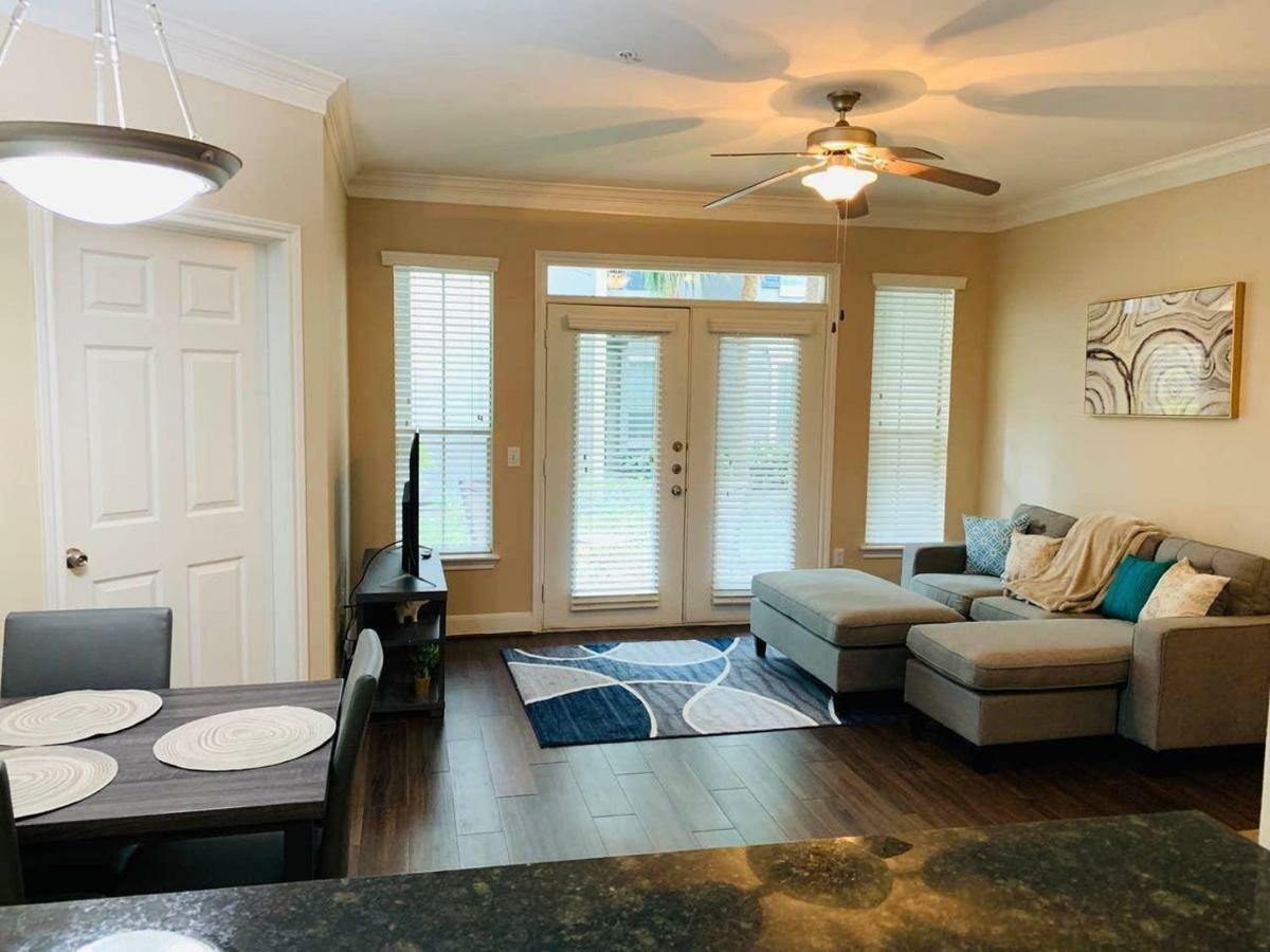 Cozy Home Near Med Center, Nrg, Galleria & Dtown Houston Exterior photo